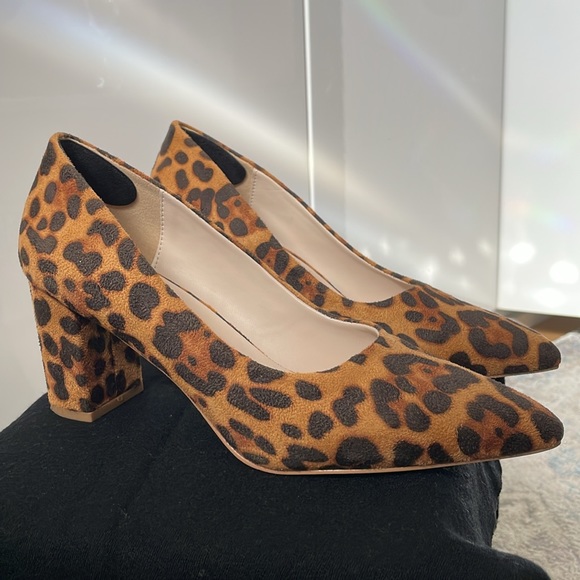 Halston leopard 🐆 heels - sz 8.5 - Picture 5 of 5